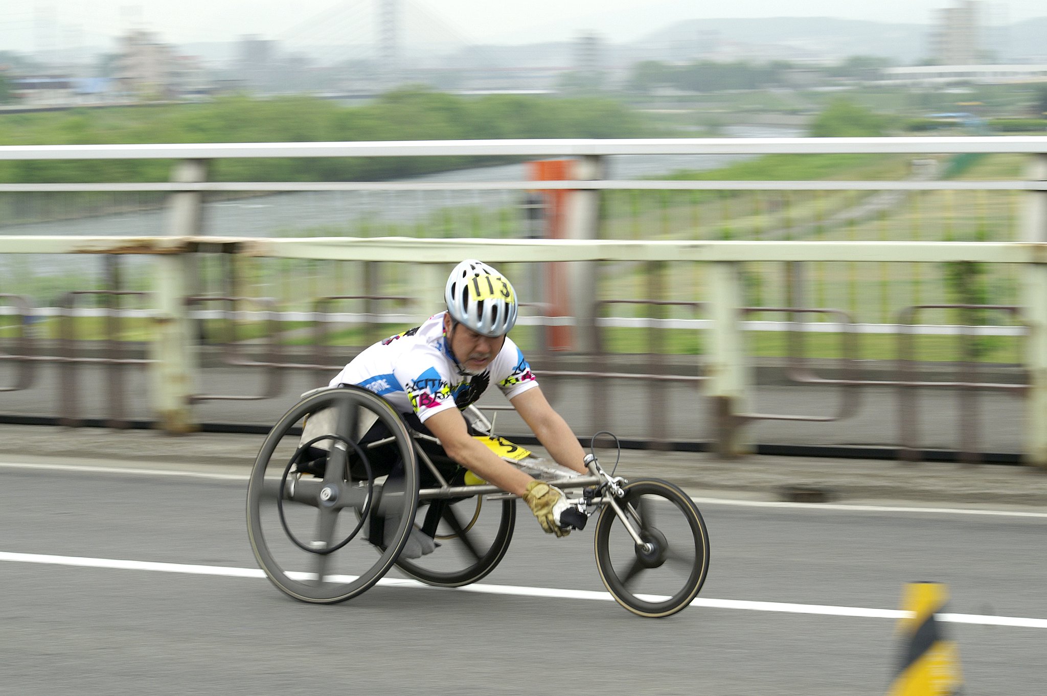 【水】車いすマラソン、豊平川を渡る