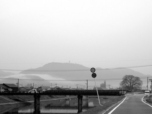 咽ぶ