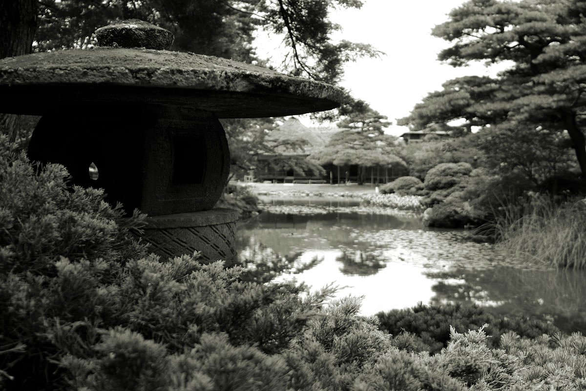 モノクロームな御薬園