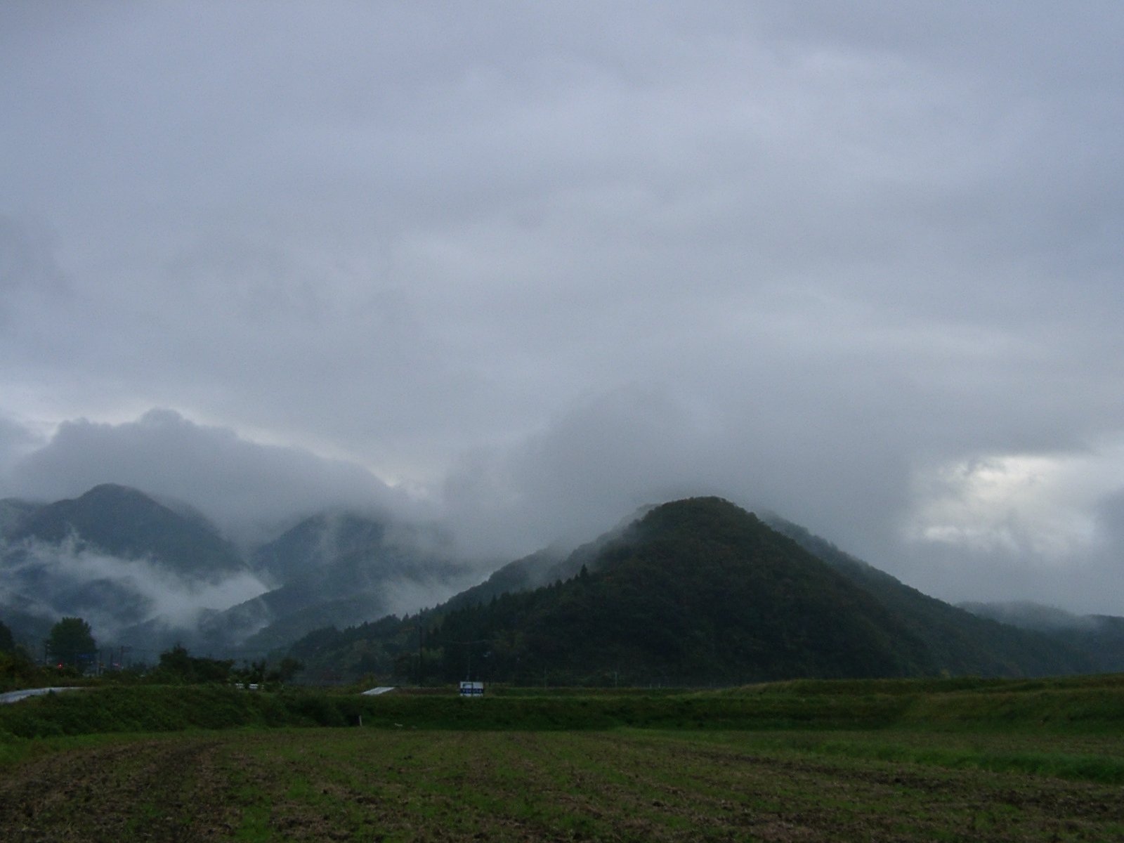 日の出の見られない雨の朝!
