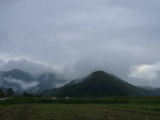 日の出の見られない雨の朝!