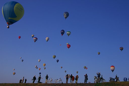 【秋】空にバルーン