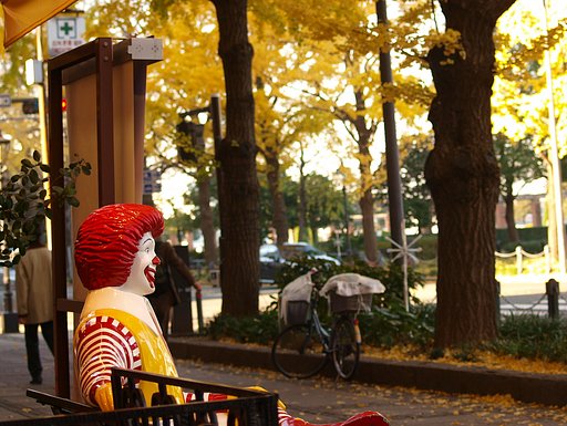 「どうだい？山下公園のイチョウ、きれいだろう」