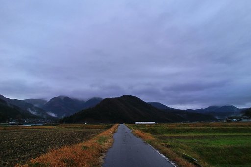 小雨降りの東空!