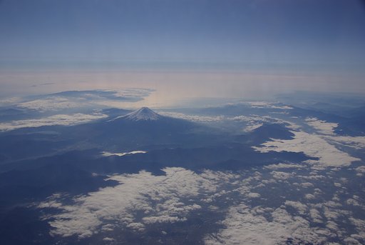 平べったい山