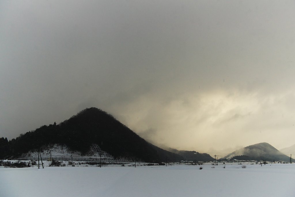 今日も水っぽい雪が・・