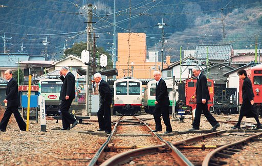 葬 儀 の 列