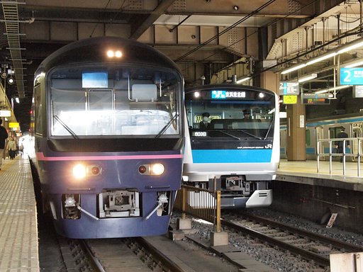 お座敷列車「華」