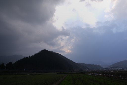 日の出の見られない、どんよりと暗い朝!