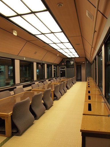 お座敷列車「華」車内