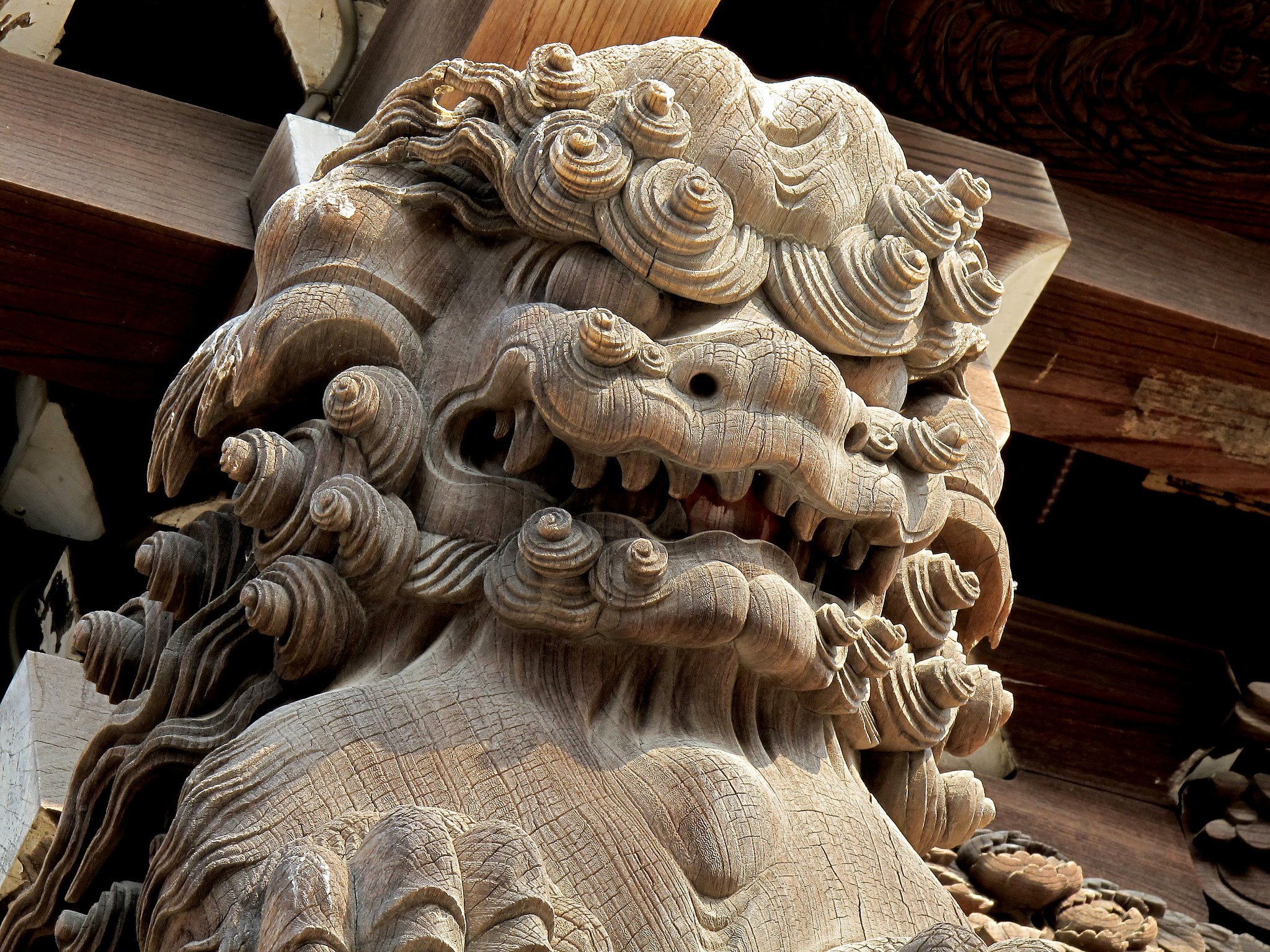 獅子の彫刻