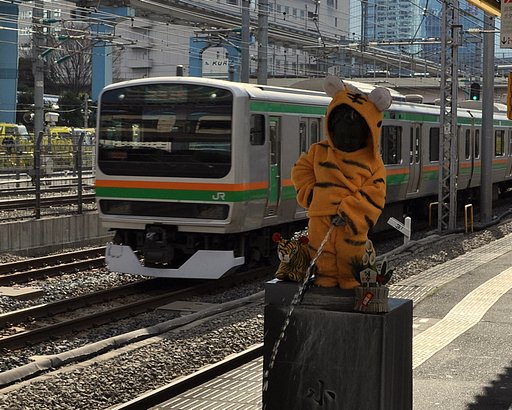 浜松町駅　寅の衣装