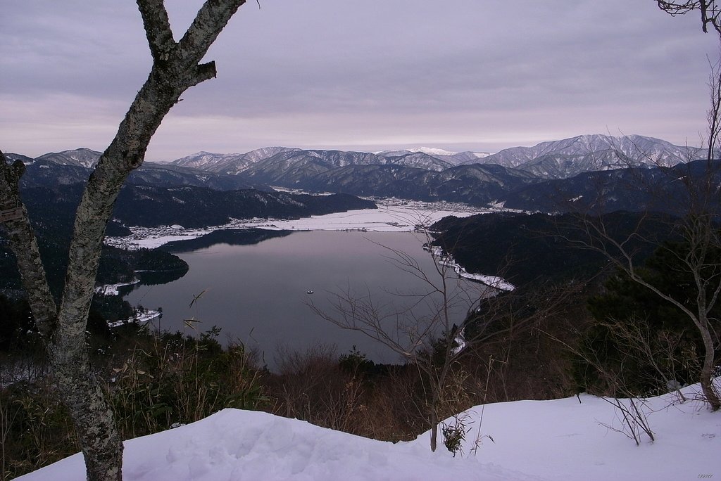 余呉湖の冬景色