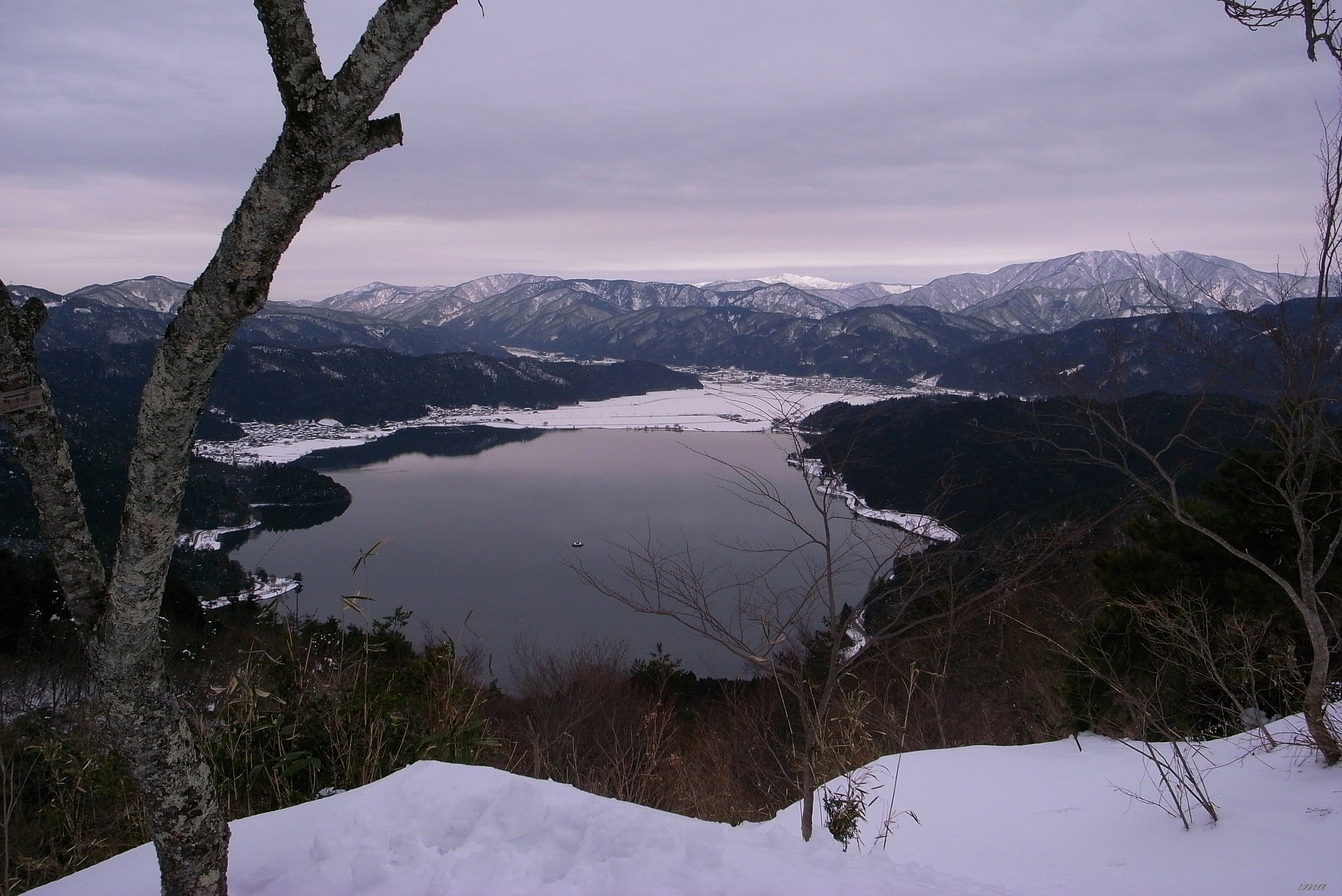 余呉湖の冬景色