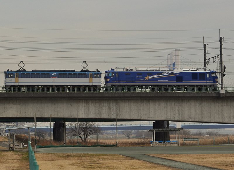 新しい電気機関車　ＥＦ５１０