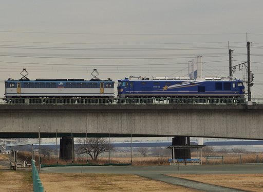 新しい電気機関車　ＥＦ５１０