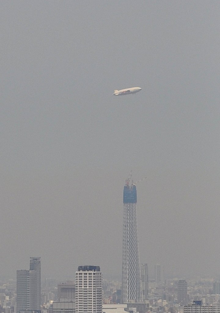 東京スカイツリーと飛行船