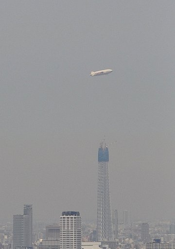 東京スカイツリーと飛行船