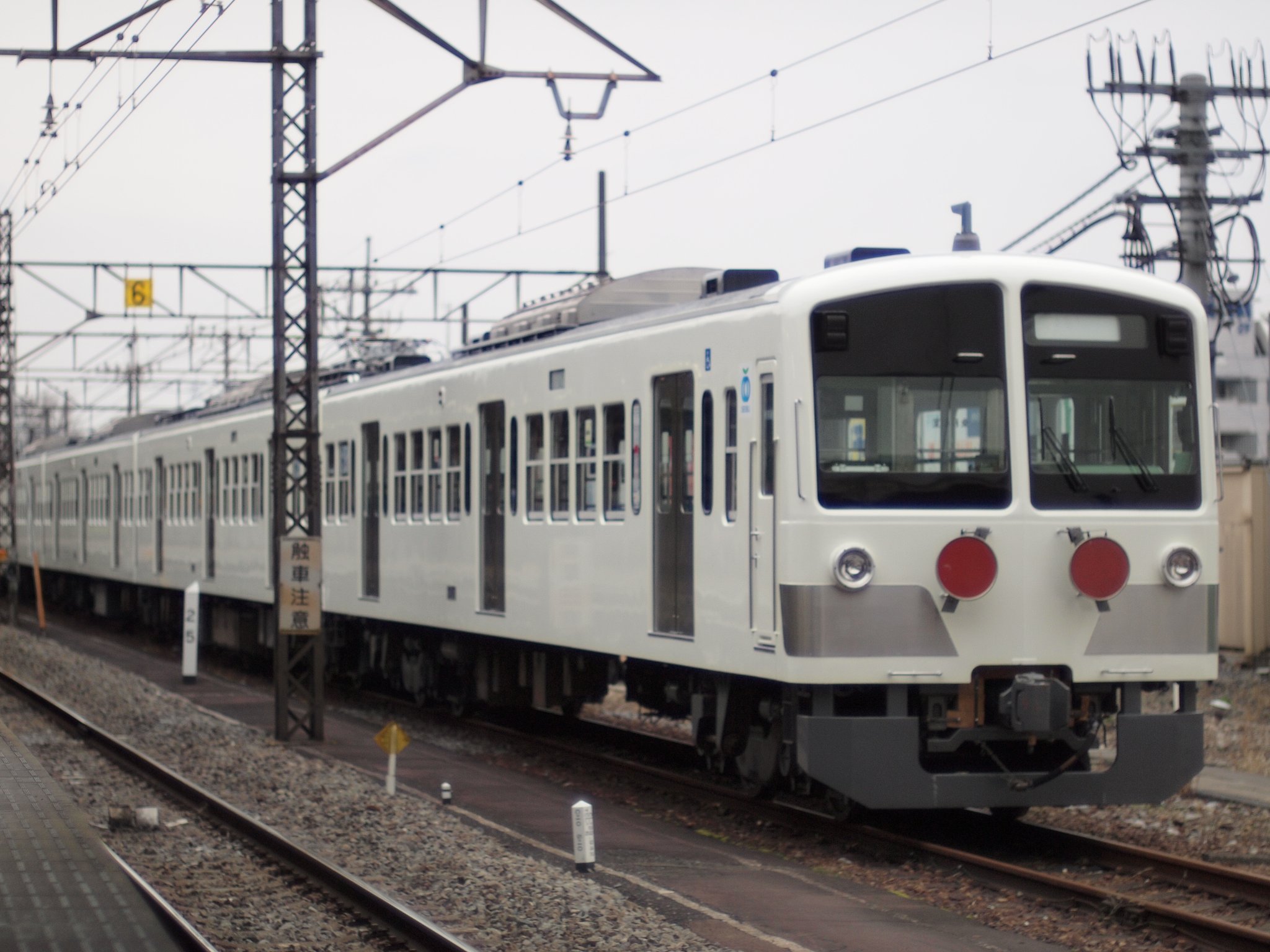 白い「黄色い電車」