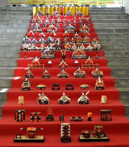 両国駅　階段雛