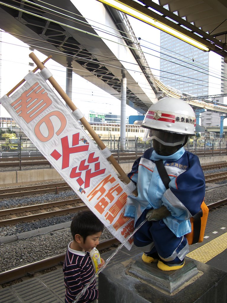 小便小僧と小僧（ぼうや）