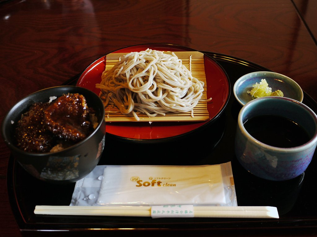 蕎麦とソースカツ丼のランチ