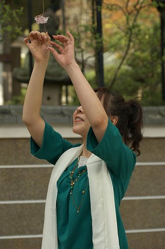 そっと差し伸べて・・・