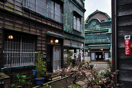 昭和の路地裏桜