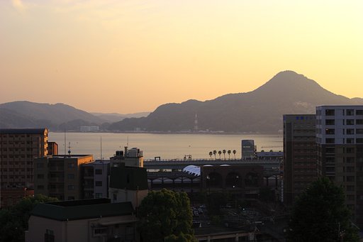 夕日に染まる町