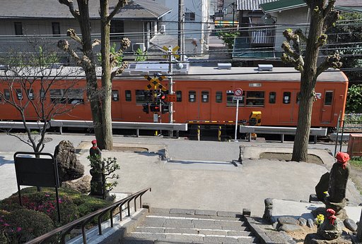 青梅線２０１系とお地蔵さん