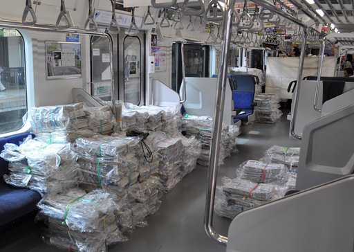 乗客は新聞