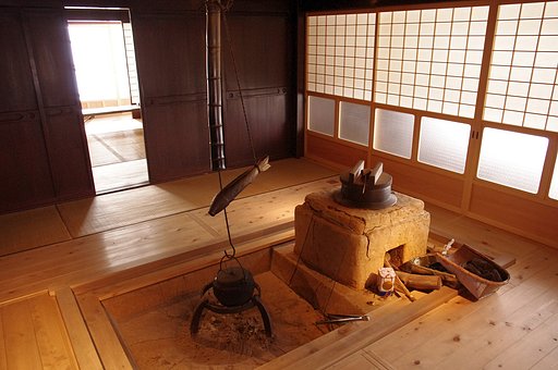 囲炉裏のある家