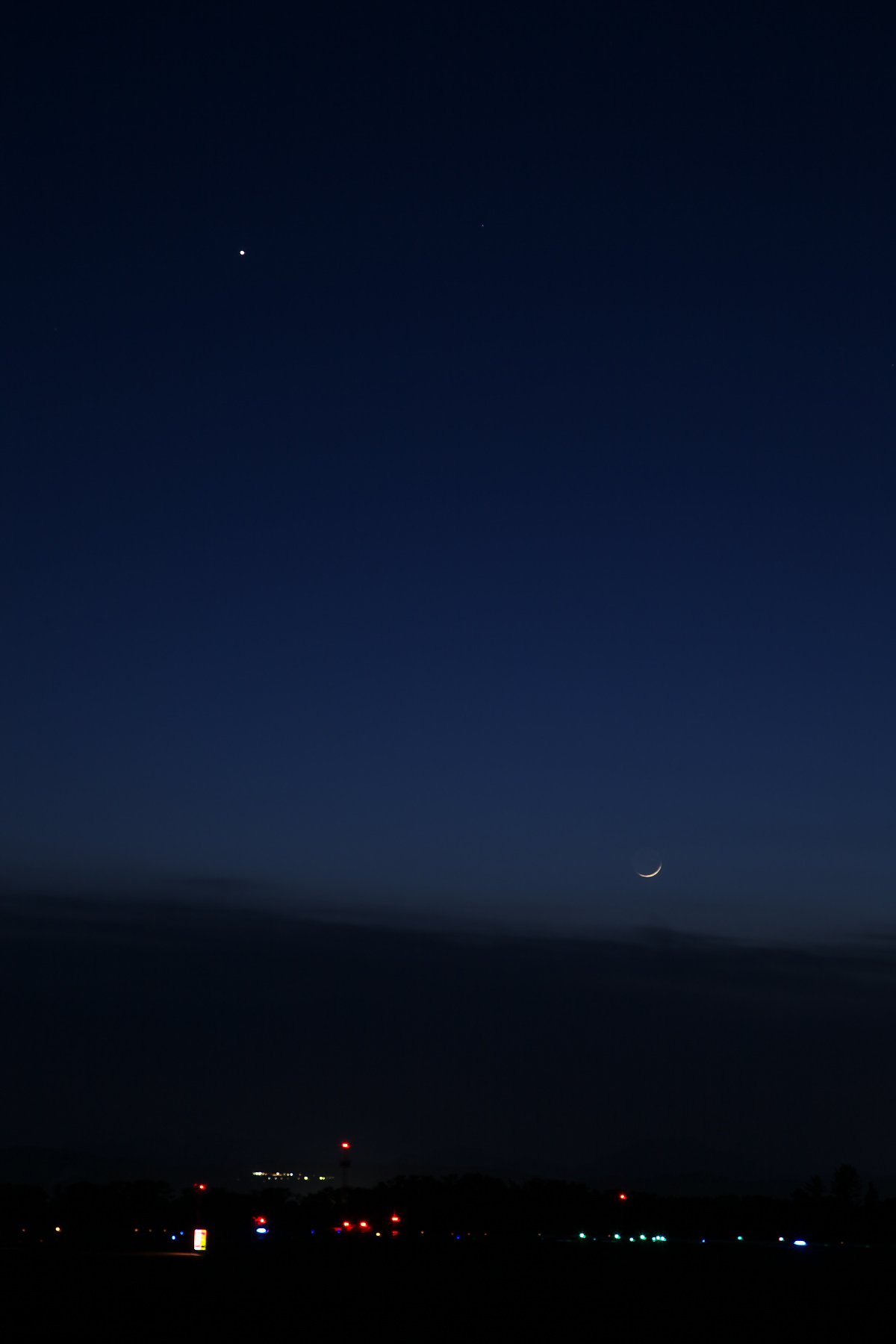 月齢２.1と金星