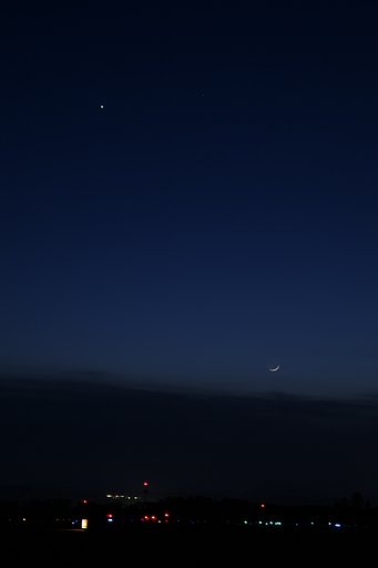 月齢２.1と金星