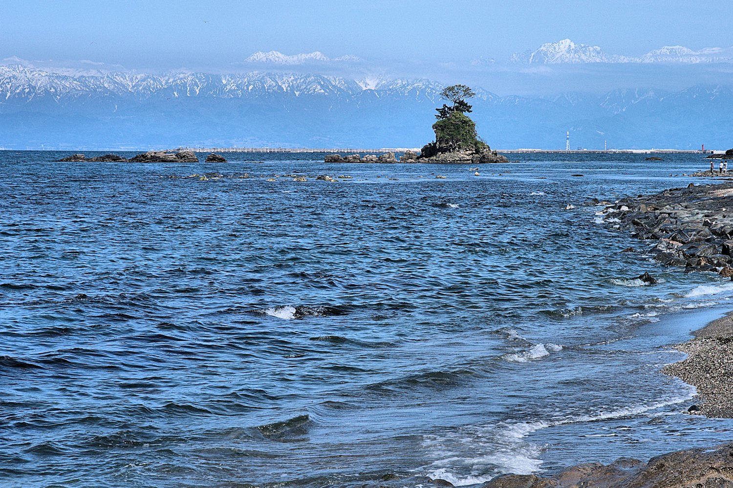 【清和】雨晴海岸より