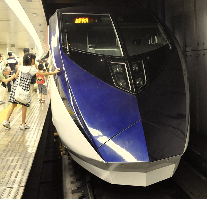 京成上野駅　新型スカイライナー