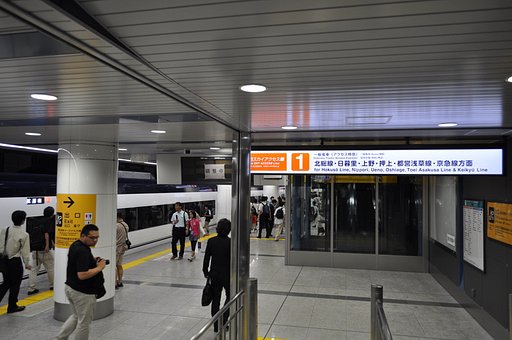 成田空港駅新型スカイライナー
