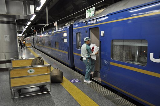 朝の上野駅