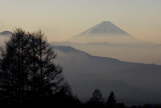 霞に浮かぶ