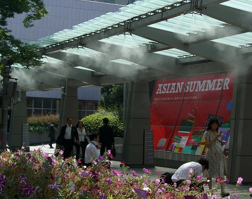 【夏の凉】ドライミスト下の風景