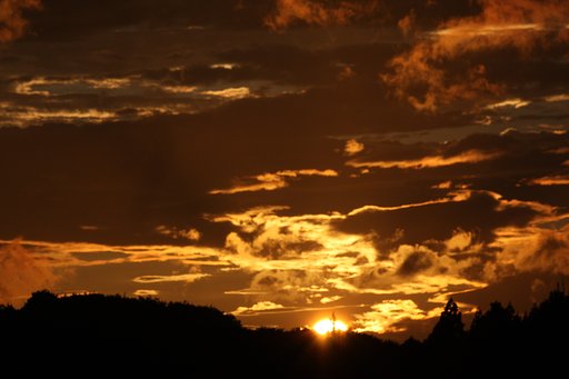 雲が燃える