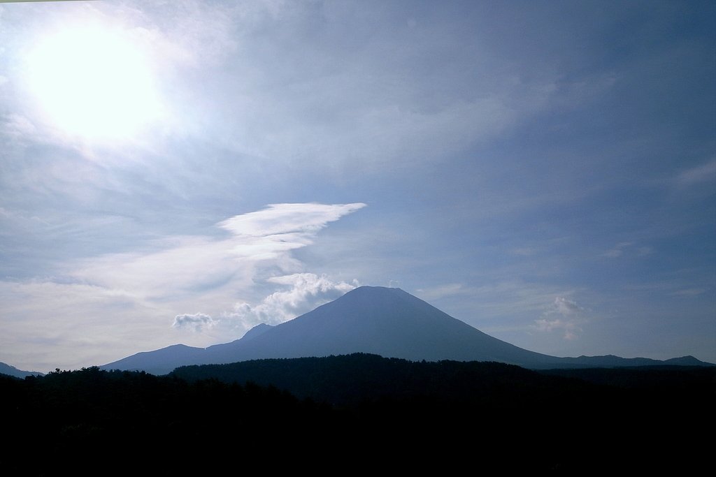 流れる大気の中で【燃】える太陽