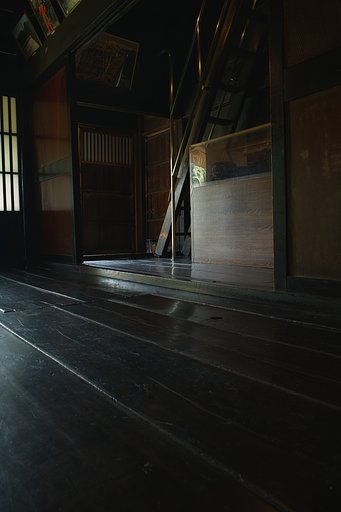 暗いところは暗く。