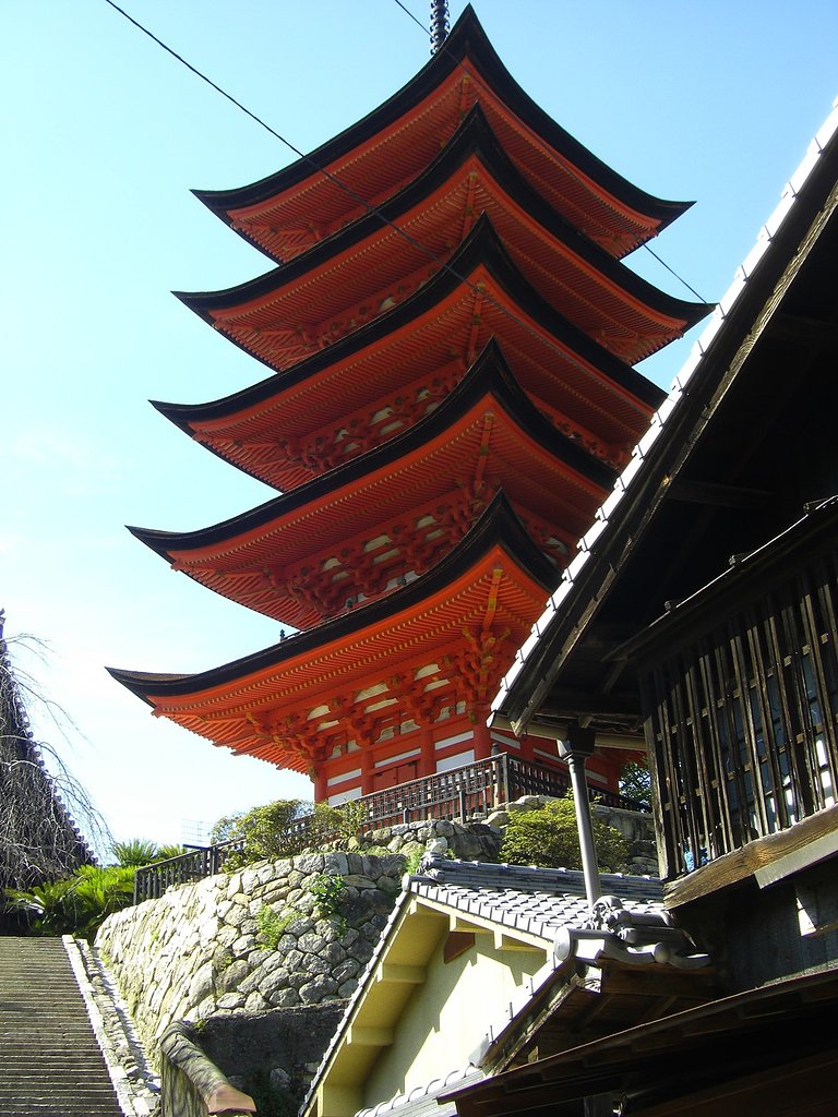 巌島神社の五重の塔