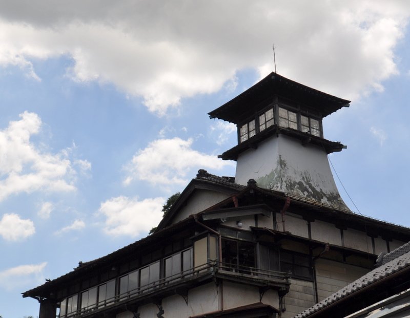 望楼のある旧旅館