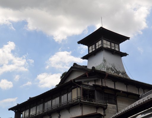 望楼のある旧旅館