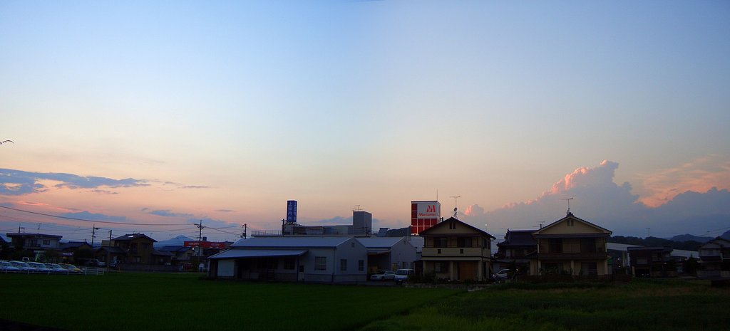 日暮れも暑い