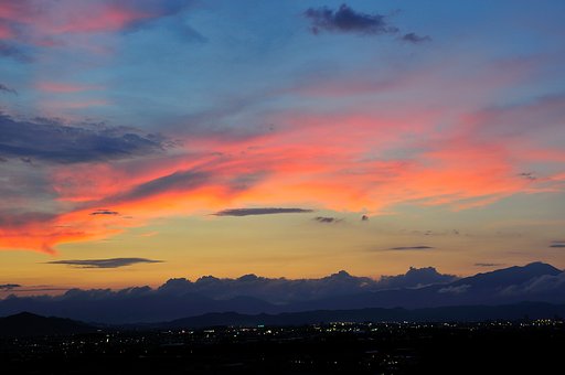夕焼けと岩手山