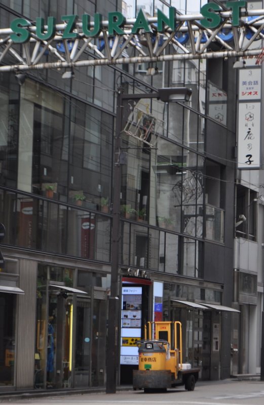 銀座のターレットトラック