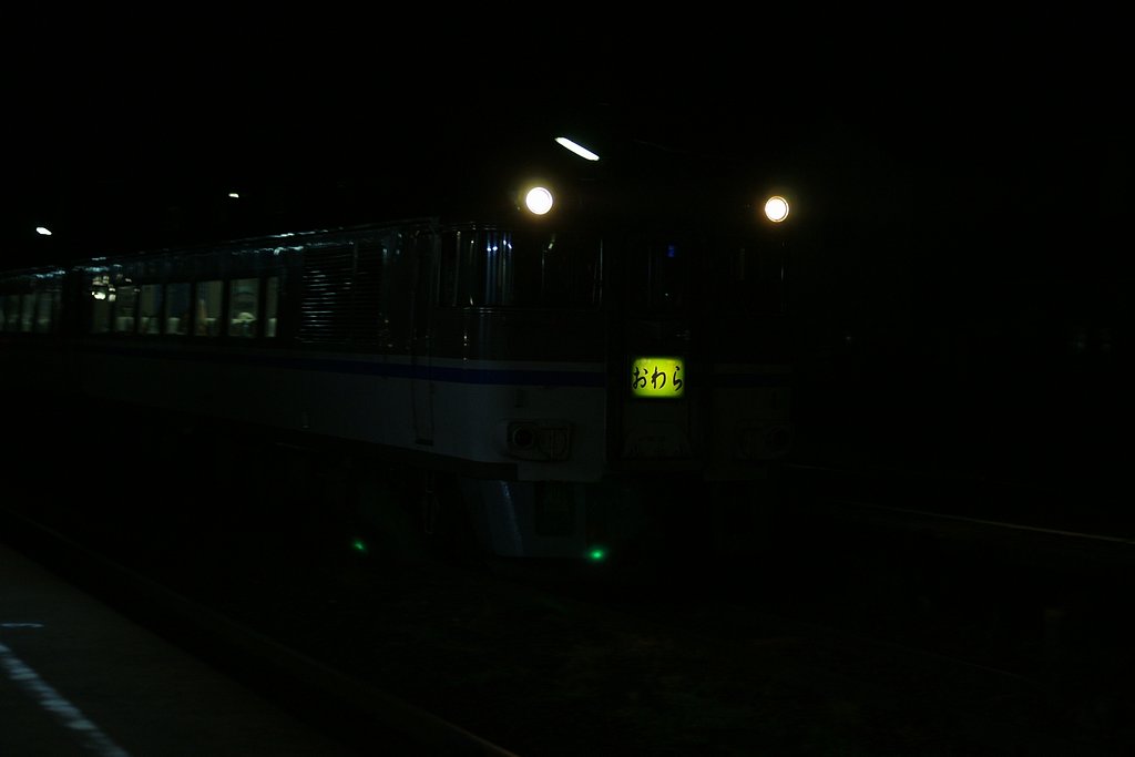 真っ暗な特急おわら
